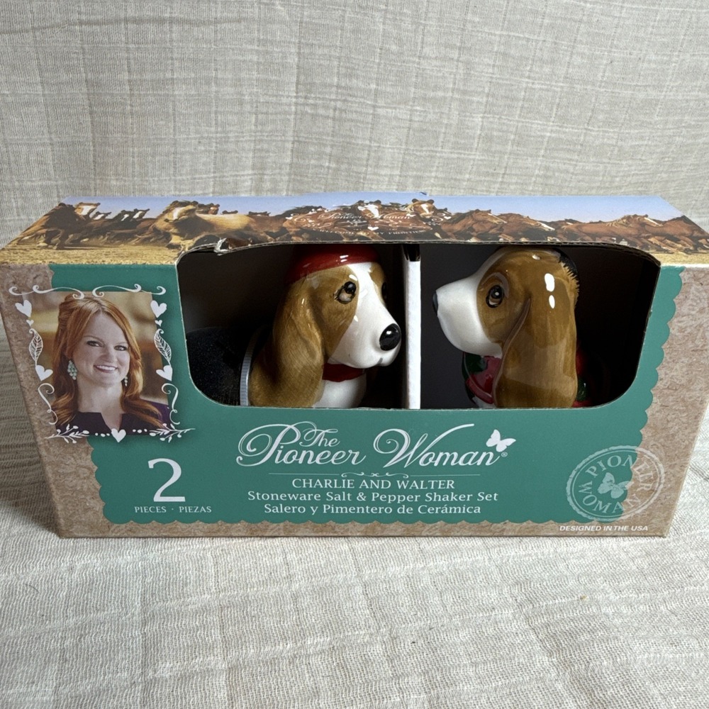 Pioneer Woman Charlie & Walter Dog Stoneware Salt & Pepper Shaker Set NIB
